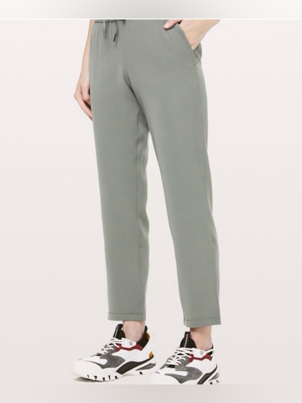 Lululemon On The fly pants woven fabric SZ 4 Like new gray 27”